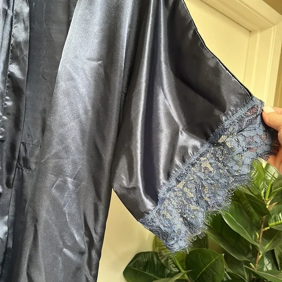 Navy silk robe - Picture 3 of 6